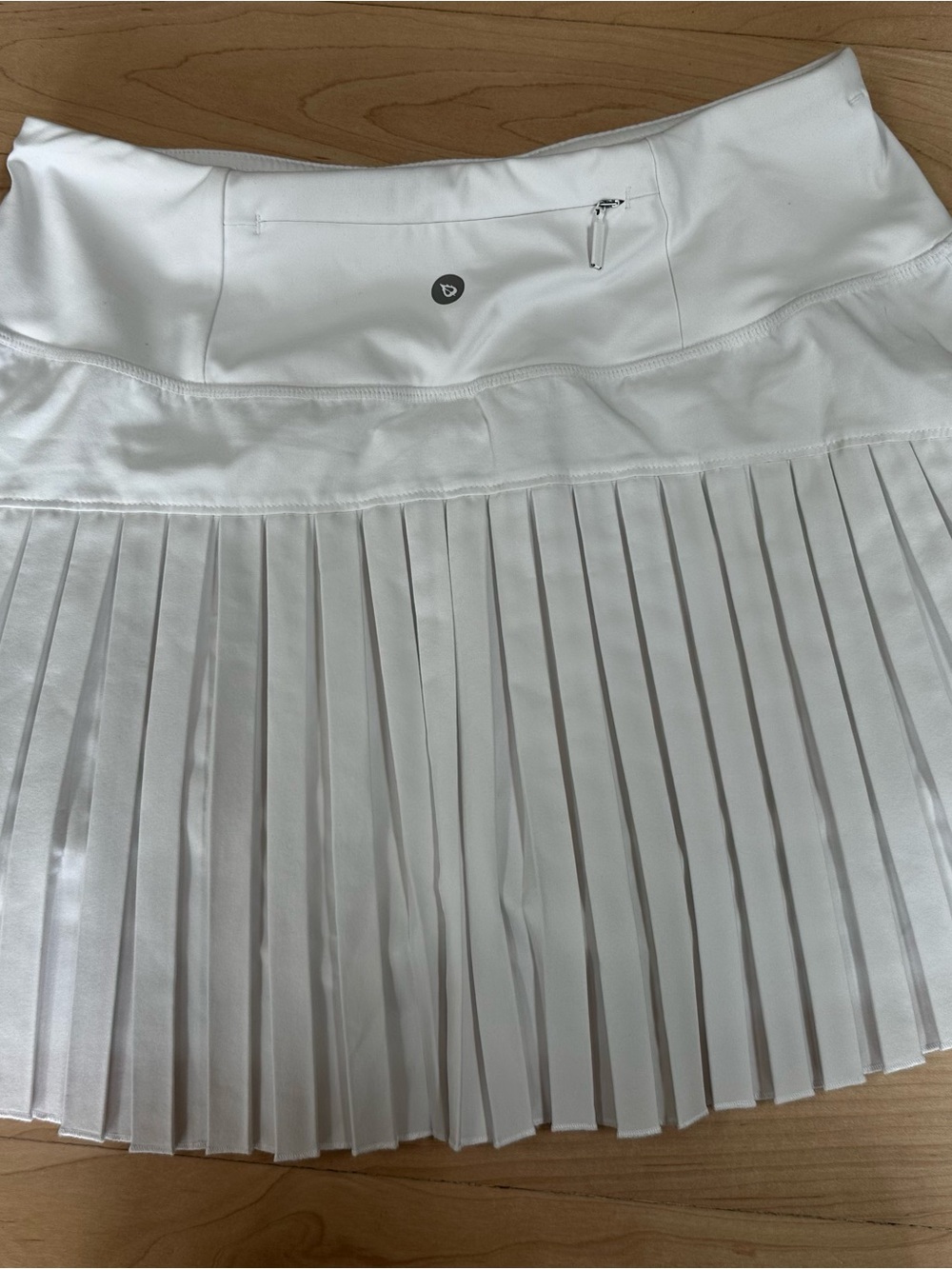 Baleaf White Pleated Tennis Skirt with Back Zip Pocket - Size M